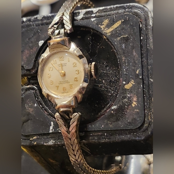 Rare Vintage Croton Incabloc Nivada Grenchen women\'s watch 1920s or 30s